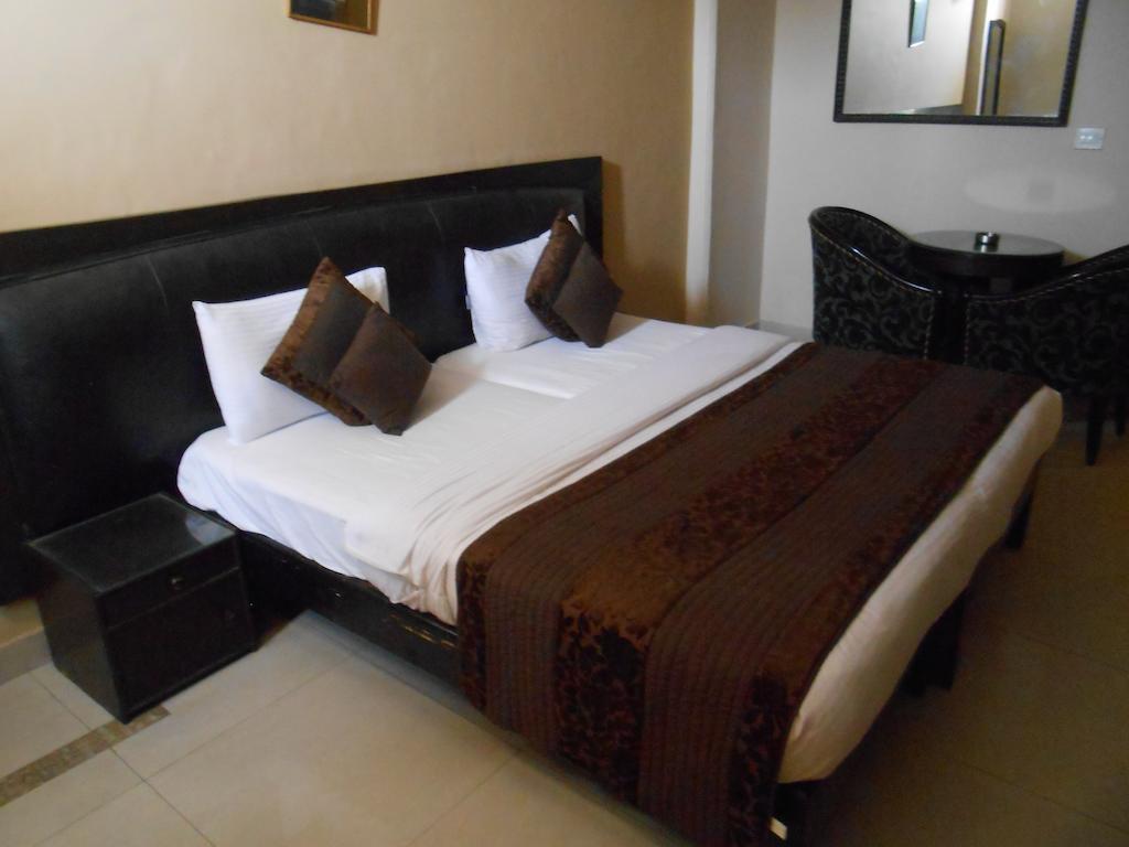 Fabexpress Lloyd House Hotell New Delhi Rom bilde